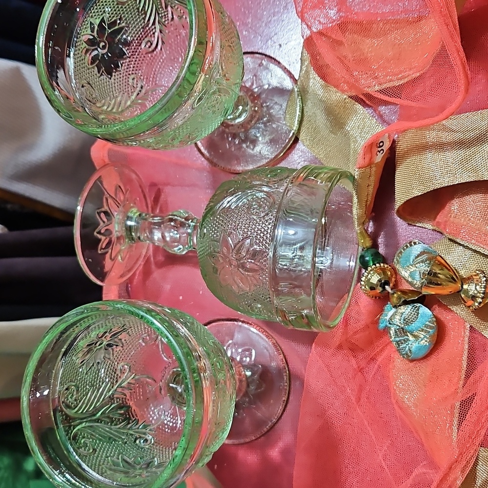Elegant Vintage 1970's Green Glass Goblets Separately - Picture 2 of 3